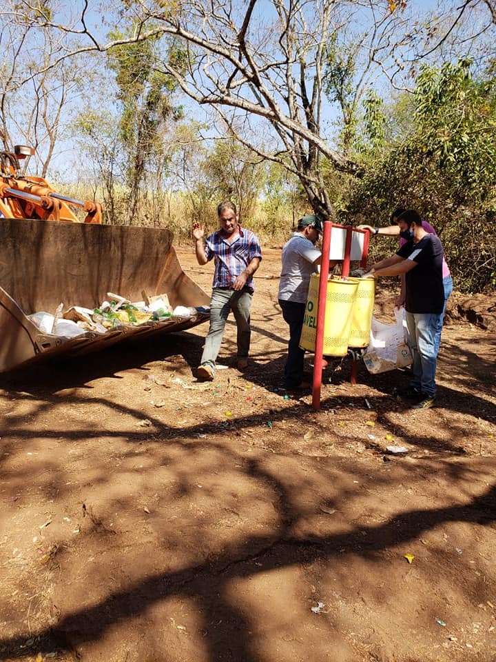 Noticia quantidade-de-lixo-espalhado-na-cachoeira-do-velloso-em-ouroeste-surpreende